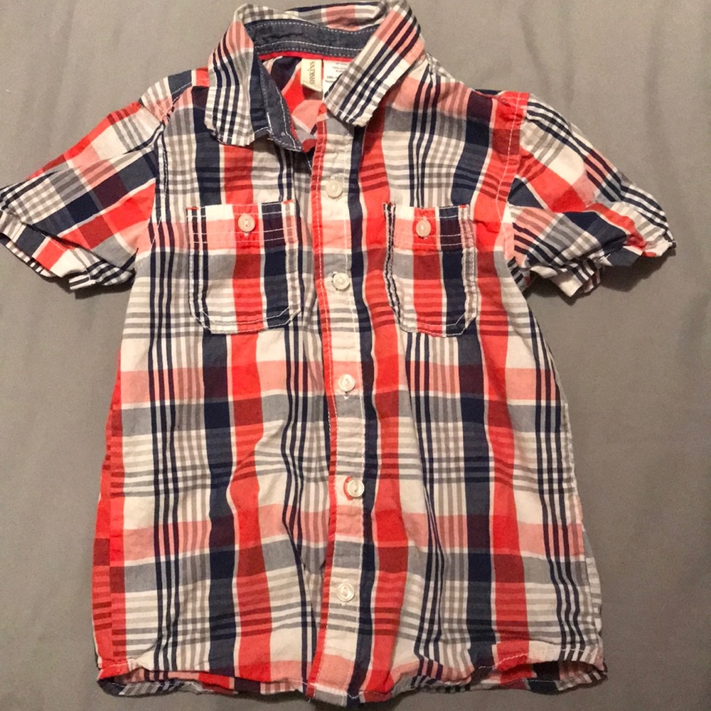 Boys medium short sleeve button up shirt